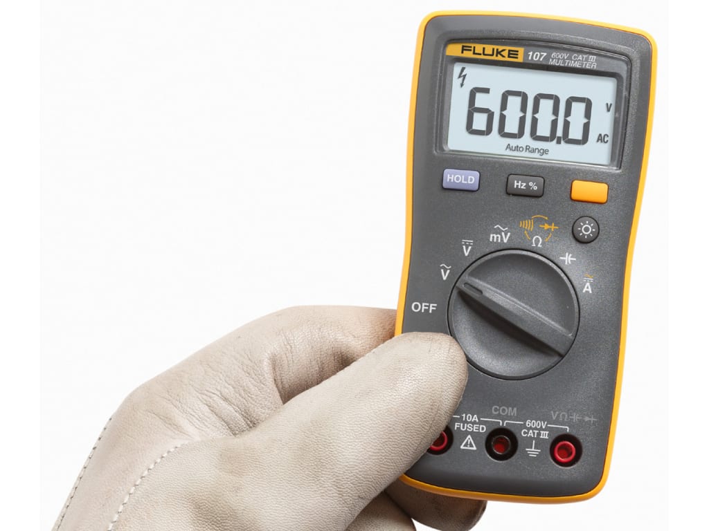 Fluke 107 Palm-sized, CAT III Digital Multimeter - Image 3
